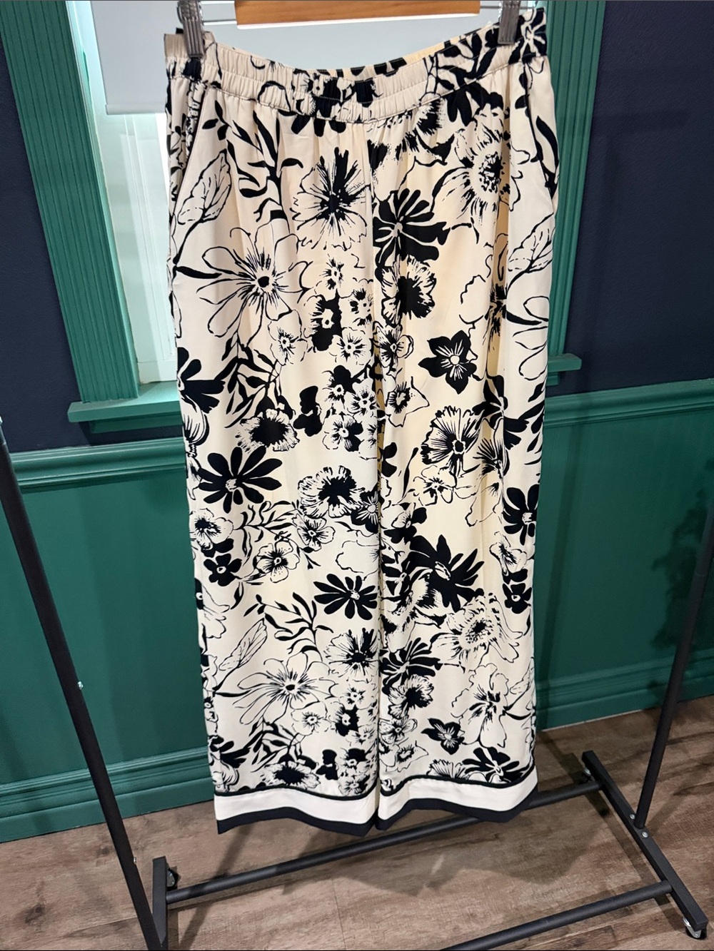 Abercrombie & Fitch Cream Wide-Leg Pants with Black Floral Design